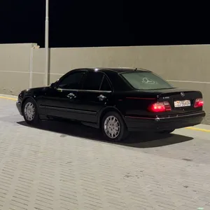 مرسيدس E200 موديل 2002 دهان جديييد مرخصه لشهر 5 الجاي