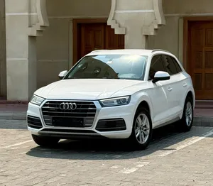 اودي Q5 فئة 45 TFSI QUATTRO خليجي موديل 2018 مفتاحين الوكالة مقاعد جلد