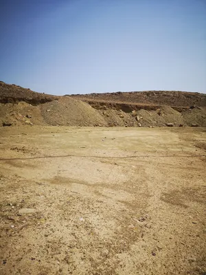 تراب مع حصى مجاني
