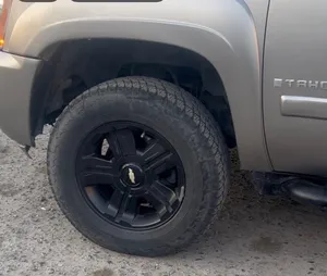للبيع رينقات تاهو Z71 اصليgm معه تواير
