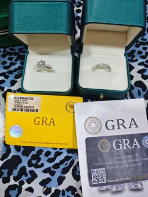 خاتم مويسانيت (Moissanite) سوليتير وخاتم مرصع بأحجار صغيرة مع شهادة ضمان وكارت من منظمة Global Gemol