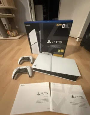 مع يدينPs 5 جديد