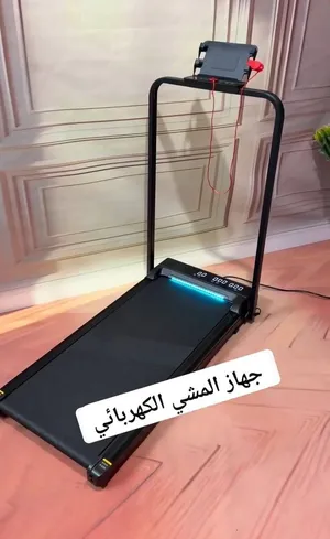 اجعل لياقتك تتألق.. جهاز المشي المنزلي الذكي بإضاءة LED مميزة جهاز الجري الرياضي M3 pro max
