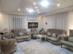 للبيع طقم كنب كلاسيكي فاخر – 9 مقاعد