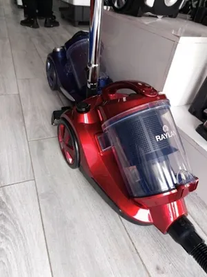 Aspirateur 1600W Marque Raylan Couleur Rouge