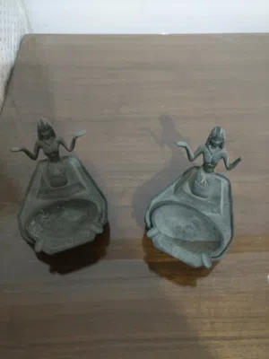 للبيع 2 طفاية  نحاس تحفة