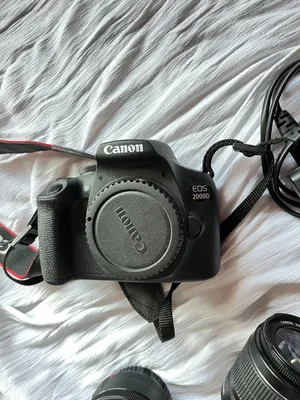 Canon EOS 2000D مع عدستين