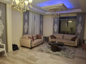 شقة طابقية مطلة و مفروشات للايجار في مرج الحمام