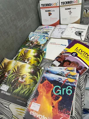 كتب للبيع جميع المراحل نظيف جدا