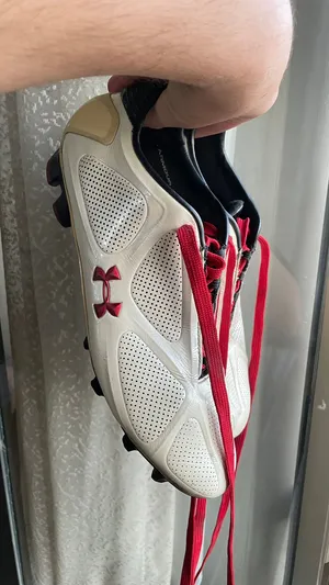 حذاء كرة قدم Under Armour اصلي للبيع
