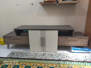 طاولة تلفزيون
