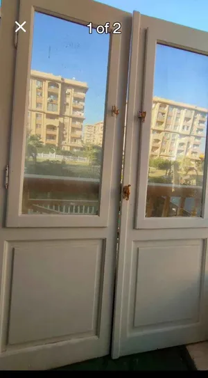 دلفتين خشب محملين .