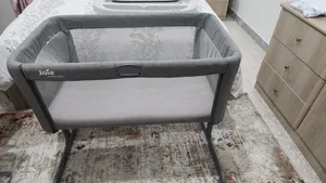 سرير أطفال ماركة جوي الحالة ممتازة شبه جديد   Joie baby cot for sale, in excellent condition and gen