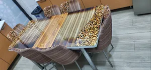 ميز طعام مع كراسي