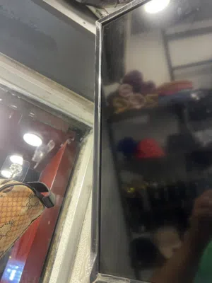 شاشة بحالة السفار قاعده بنايلوها