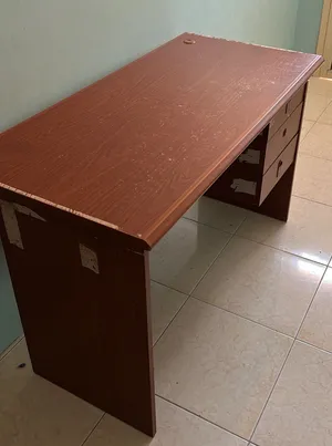 طاولة مكتب