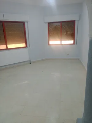 شقة للإيجار مطلة على شارع صرح الشهيد خلف سكن الاطباء