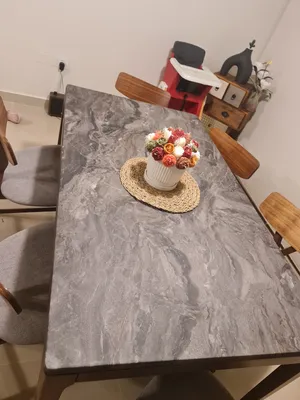 طاولة سفرة مع 6 كراسي من home center