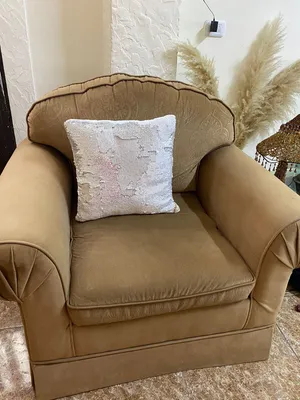 كنباي بحاله الوكاله بلون جملي ثقيله ومرتبه