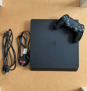 Sony PS4 Slim 1TB - Controllers and cables