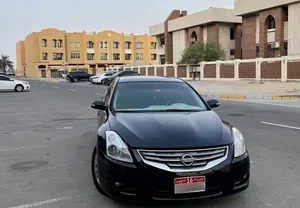 نيسان ألتيما خليجي 2010 فل اوبشن للبيع السيارة نظيفة وبها ملكية وتأمين سنة nissan altima 2010 gcc