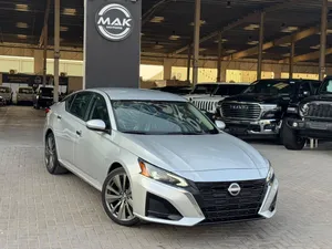 2.5 L V4 / RADAR / REMOTE START/ BLIND SPOT / LINE ASSIST / SCREEN / LED HEADLIGHTS