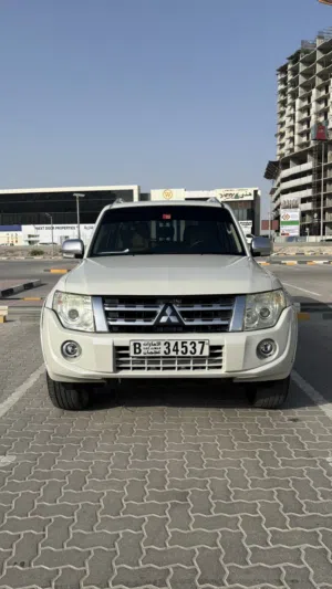 Mitsubishi Pajero GLS 2014  GCC Specs Well Maintained - Price negotiable
