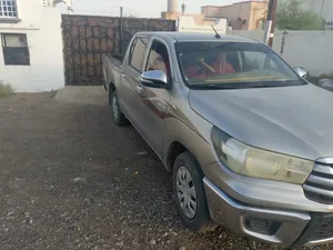 Used Toyota Hilux in Al Sharqiya