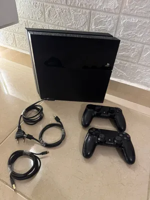 بليستيشن فات ps4 معدل عليه 1000 جيجا عليه 20 لعبه تقريبا مع ايدتين اصليات