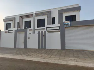 توين فله منفصلات للبيع المعبيلة الثامنه خلف الجامعه الامانيه وقريبه من نيستو الثامنه