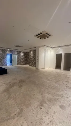 محل للايجار في العذيبة/Shop For Rent In Al Azaiba