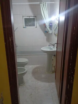 شقه للبيع ضاحيه الأمير حسن
