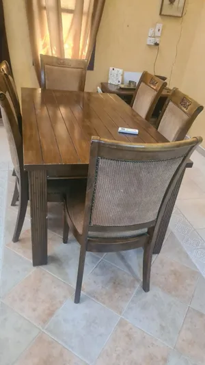 طاولة سفرة مع طاولة جانبية
