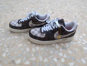حذاء نايك اير فورس لويس فيتون نمرة 40 صناعة ايطاليا جديد بحالة ممتازه Louis Vuitton x Nike Air Force