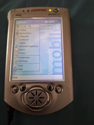 كامبيوتر بوكت قديم من نوع Compaq اصدار 2001 لي محبين الانتيكا الجهاز بدون شاحن