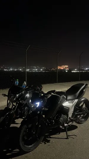 درّاجة نارية أباتشي RTR 160 مستعملة موديل 2023 بمحرك 250 سي سي