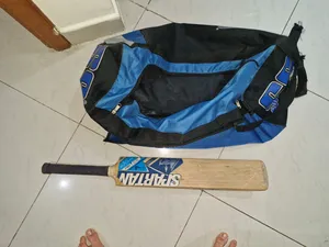 FULL CRICKET SET 50% OFFER PRICE BRAND NEW CONDITION BARELY USED
