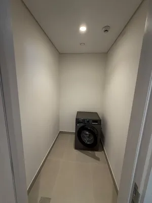 For Sale  Hydra Avenue  Studio  990k