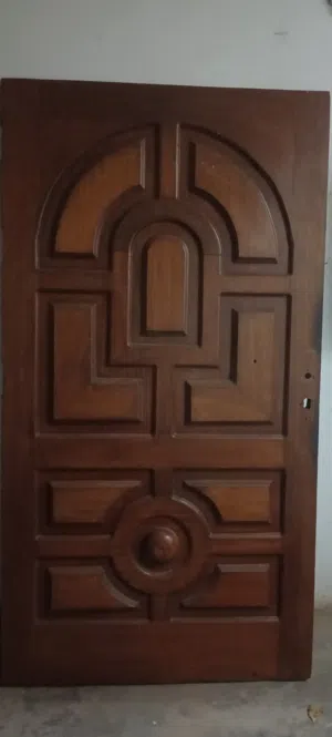 باب خشب مستعمل نضيف بدون فياره من السعودية