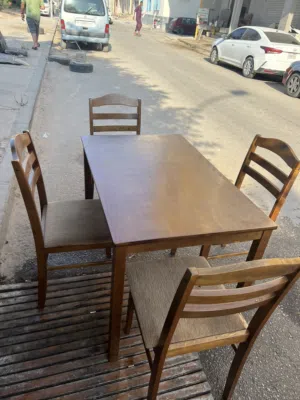 طاوله وأربعه كراس