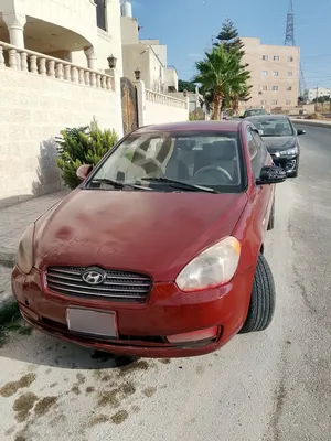 سيارة هيونداي اكسنت 2010 سيدان خمري مستعملة بحالة جيدة مع مواصفات كورية