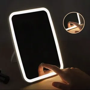 مرآة مع إضاءة LED
