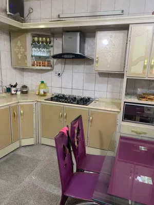 اثاث مطبخ مع طباخ مع معرض بوفية