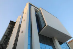 مبنى اداري للبيع يمشي مقر شركة او عيادة او مصلحة حكومية ....