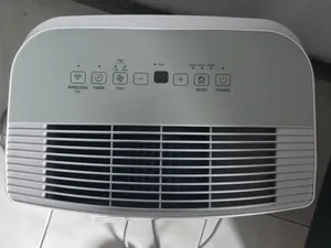 جهاز سحب الرطوبة نوع  Comfee مناسب لمساحة 35 م. مزيل رطوبة ومنقي هواء.