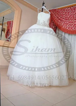 فستان زفاف مع طرحه تم لبسه مره واحده تم غسله وكويه