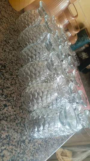 للبيع طقم كاسات زجاج موديل نكشة الأناناس القديم لعشاق القطع القديمة والمميزة وطقمين فناجين ..الخ