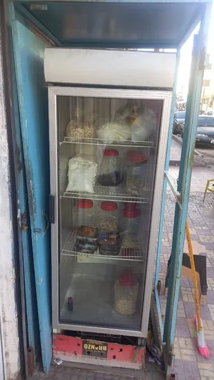 ثلاجة عرض بحالة جيدة جدا تعمل بشكل ممتاز بسعر 150 دينار مستعمله بحاله الوكاله