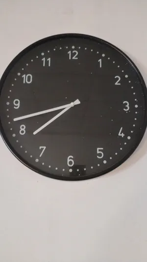 ساعه حائظ للبيع