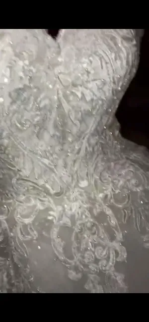 بدلة زفاف للبيع